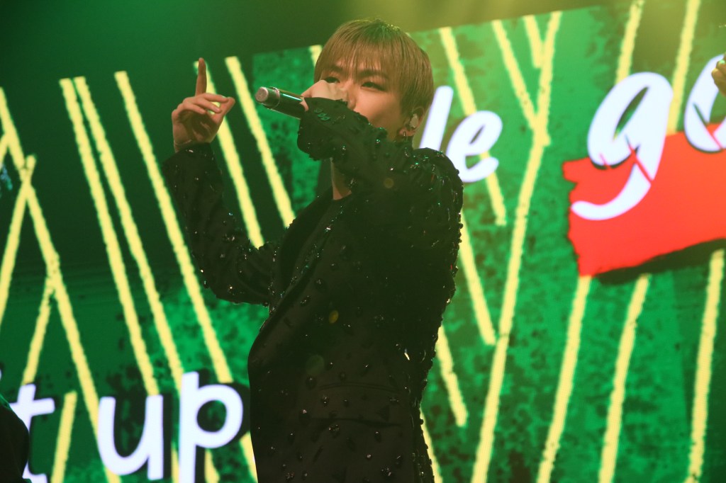 kang daniel in paris 2