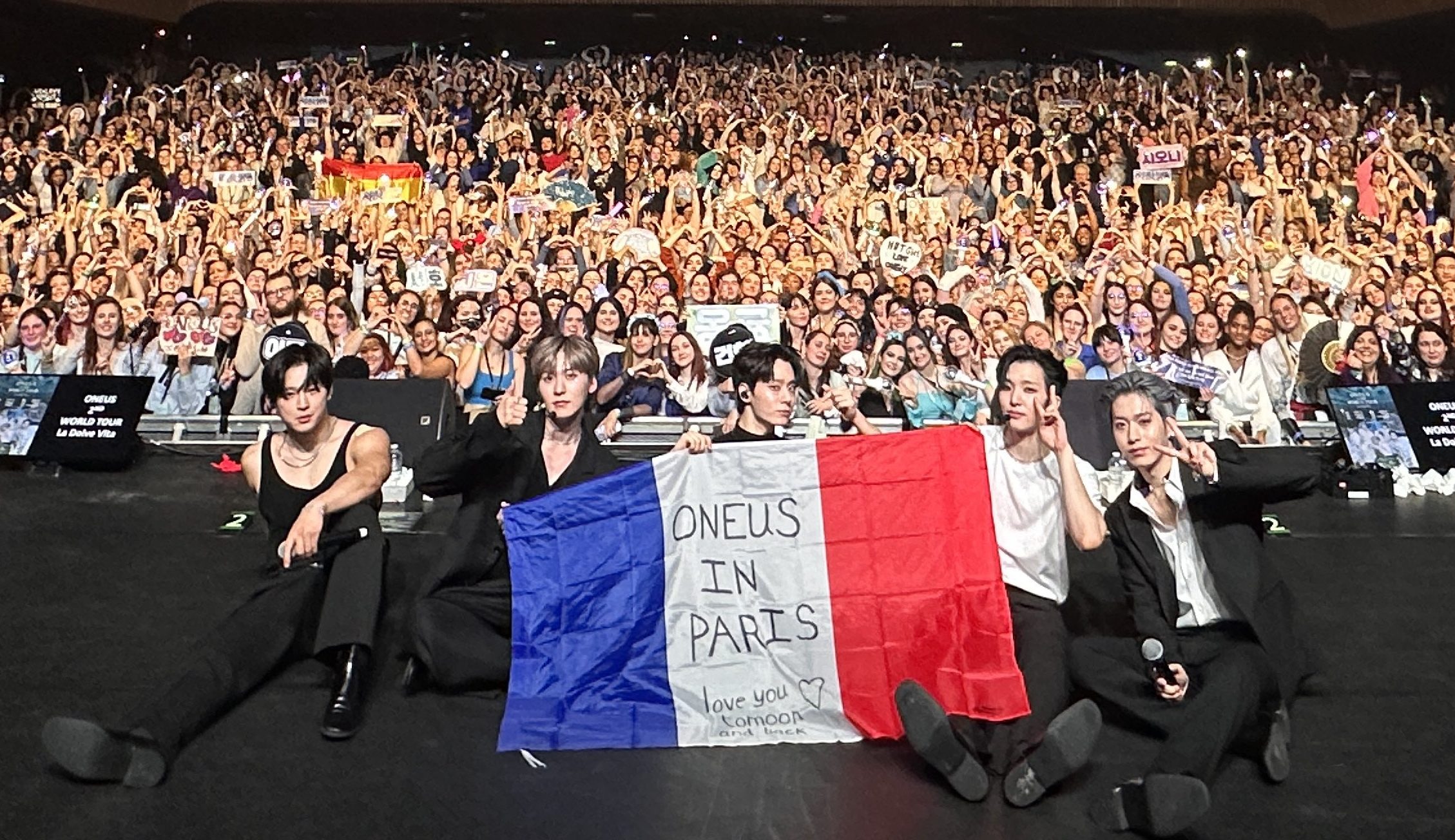 10 idoles qui chantent en français