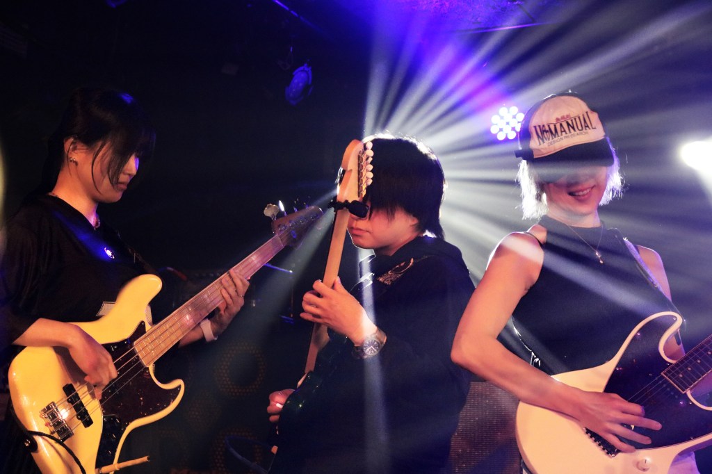 Le groupe de math rock coréen cotoba électrise la scène française avec sa tournée&nbsp;européenne